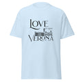 Unisex T-Shirt Verona „Love City Lights“ – Romantisches Skyline Design der Stadt von Romeo & Julia Das ultimative Verona T-Shirt mit Skyline Silhouette. „Love City Lights Verona“ – perfekt für Fans von Italien & Romeo & Julia. Jetzt bei funnydesigns.de bestellen!