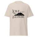 Klassisches Unisex T-Shirt Salzburg „Love City Lights“ – Elegantes Skyline Design der Mozartstadt „Weißes T-Shirt mit schwarzer Skyline Silhouette von Wien und dem Schriftzug Love City Lights Wien“. 