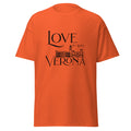 Unisex T-Shirt Verona „Love City Lights“ – Romantisches Skyline Design der Stadt von Romeo & Julia Das ultimative Verona T-Shirt mit Skyline Silhouette. „Love City Lights Verona“ – perfekt für Fans von Italien & Romeo & Julia. Jetzt bei funnydesigns.de bestellen!